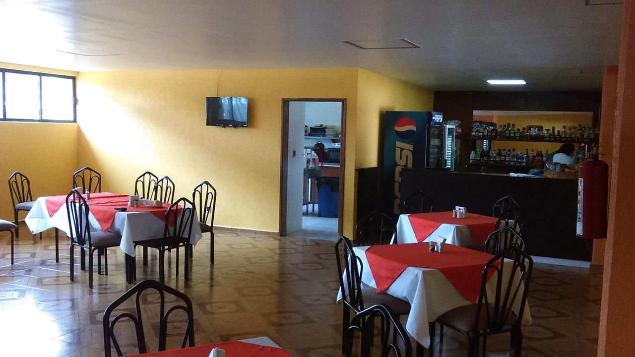 Hotel Aeropuerto Toluca Bagian luar foto