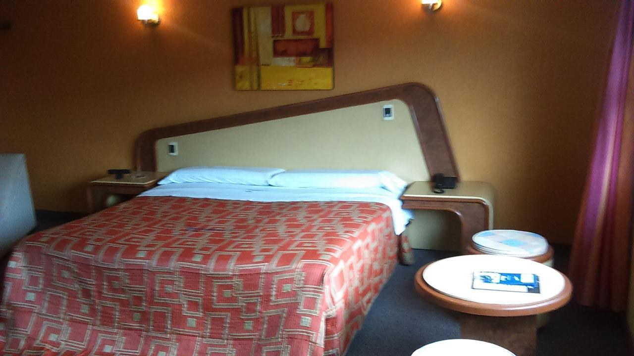 Hotel Aeropuerto Toluca Bagian luar foto