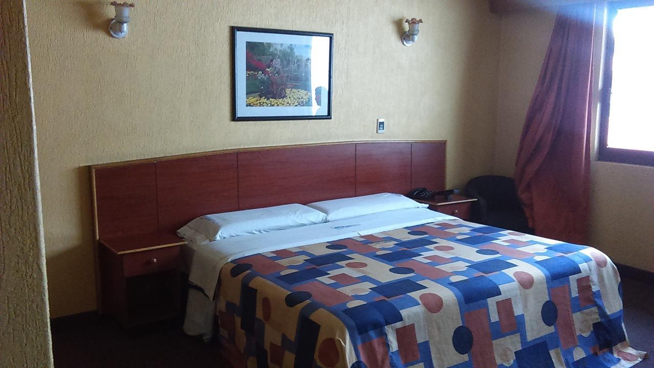 Hotel Aeropuerto Toluca Bagian luar foto