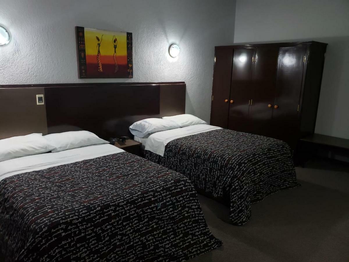 Hotel Aeropuerto Toluca Bagian luar foto