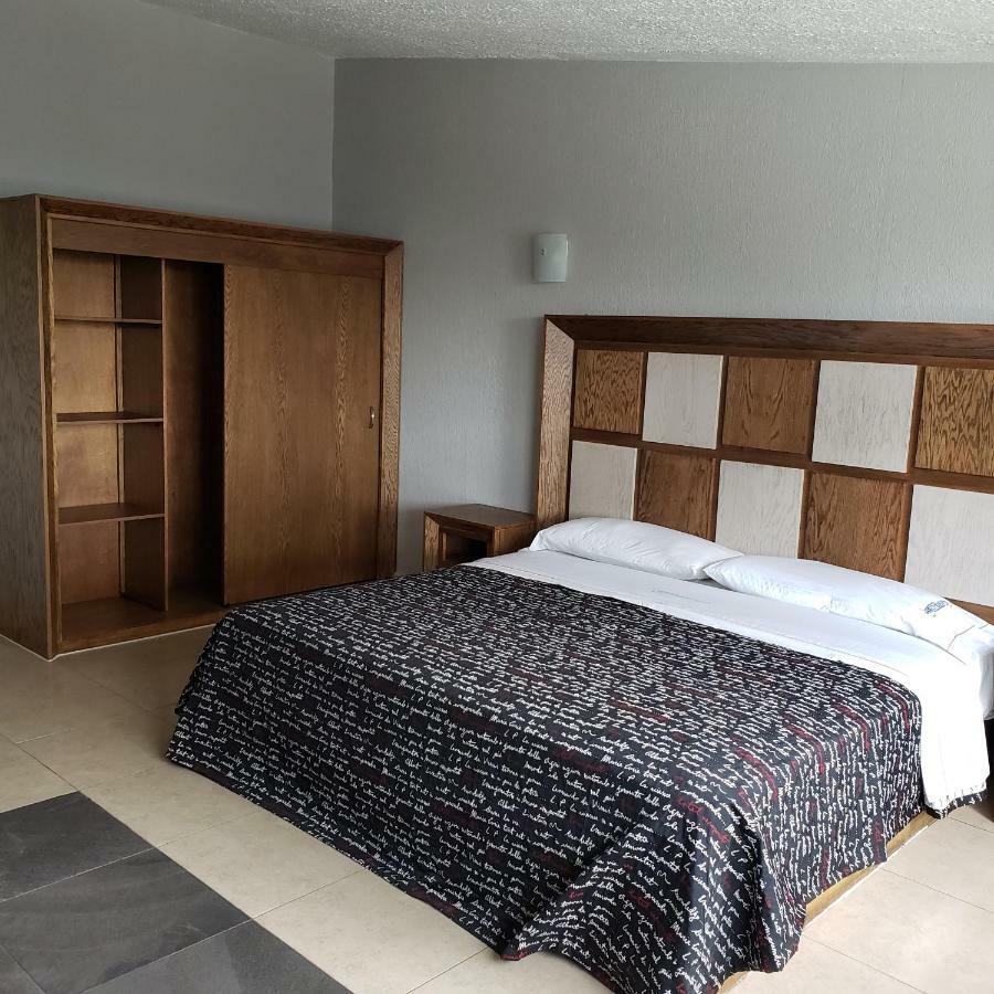 Hotel Aeropuerto Toluca Bagian luar foto
