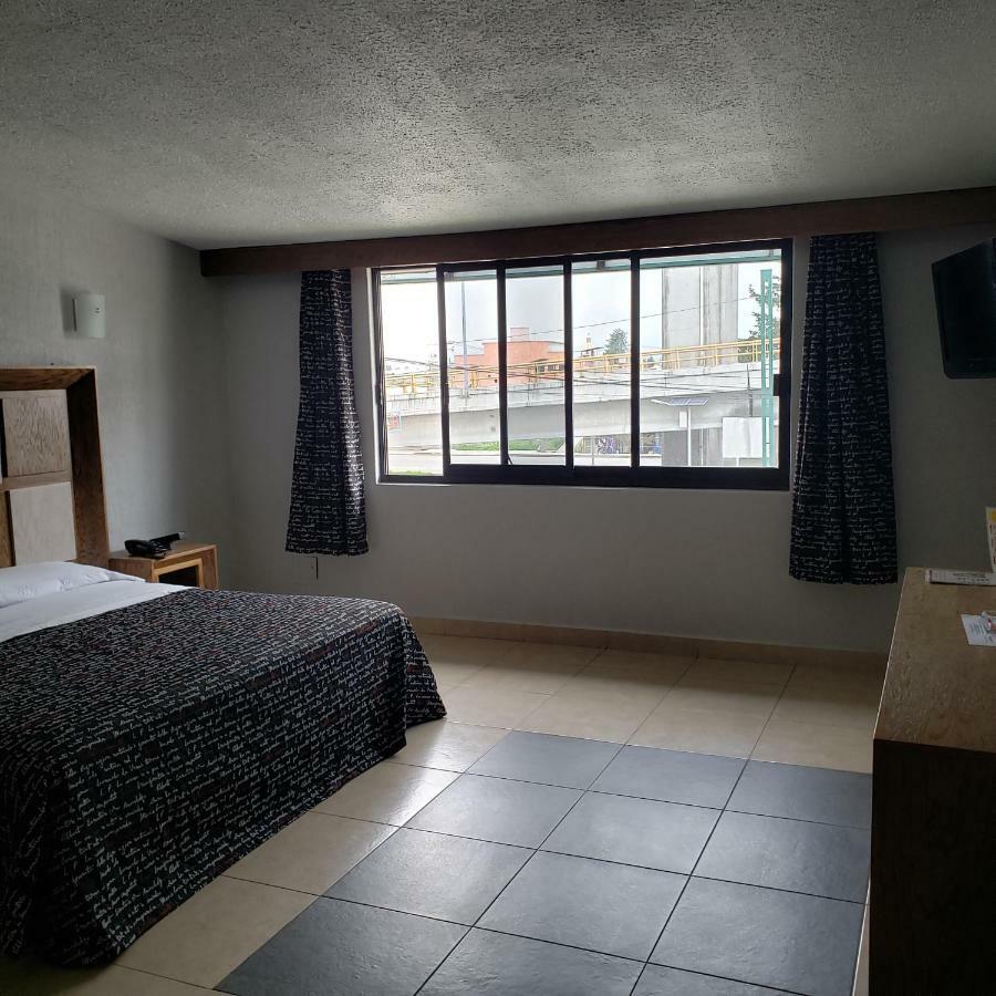 Hotel Aeropuerto Toluca Bagian luar foto